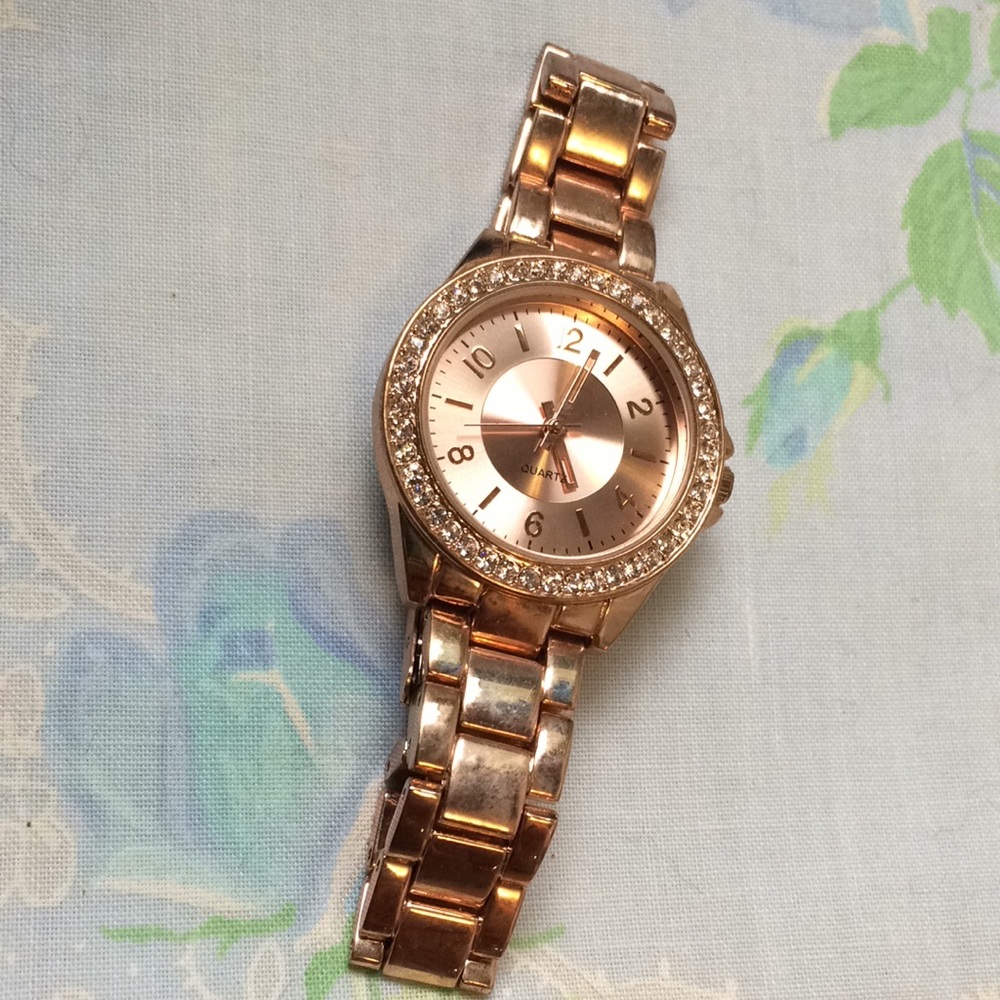 Rose gold watch needs battery
